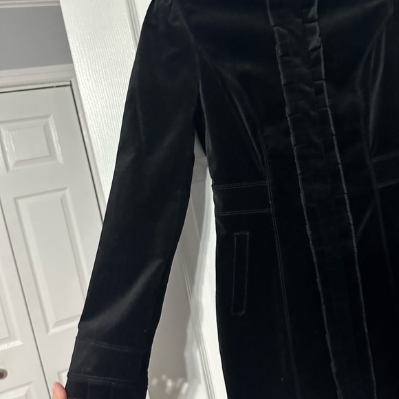 Stunning WHBM Long Velvet Ruffle Jacket - Picture 7 of 16